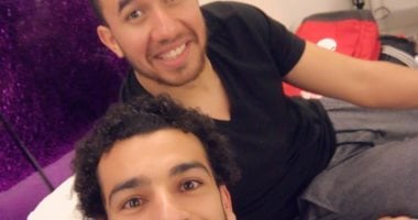 شاهد.. السيلفى وسيلة صلاح وتريزيجيه للترفيه داخل معسكر المنتخب
