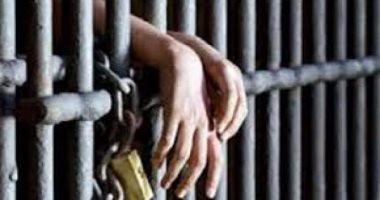 التحقيق مع ربة منزل وشقيقها قتلا الزوج بسبب خلافات أسرية بالصف