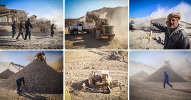 بالصور.. يوم بين عمال "محاجر الطرق" تحت سفح الجبل.. عمل مضنٍ يوميا لتكسير الجبال واستخراج خام السن.. عياد: "عملهم قاسٍ ولو نطول نعمل لهم تماثيل لن نتردد".. وسليمان: نتحمل علاج من يتعرضون لمضاعفات