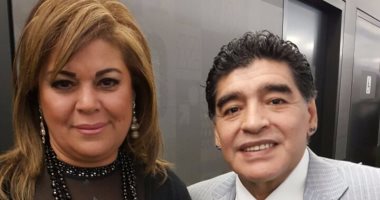 سحر الهوارى تلتقط صورا تذكارية مع نجوم العالم فى حفل "الأفضل"