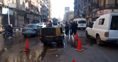 زحام مرورى بشارع حسن أفلاطون فى مصر الجديدة بسبب كسر ماسورة مياه 