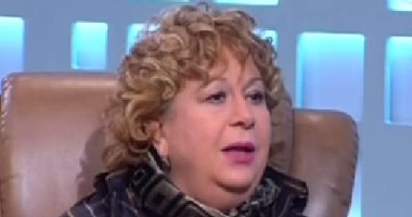سمية الألفى باكية: فاروق الفيشاوي راح عند ربنا اللى أحن عليه من السرطان