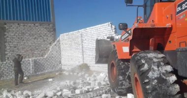 تنفيذ 5 قرارات إزالة تعديات على أراضى زراعية بكفر الشيخ