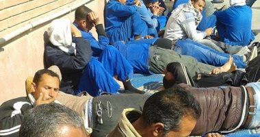 بالصور.. اعتصام عمال إحدى الشركات الغذائية للمطالبة بصرف الأرباح المتأخرة