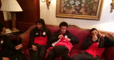 بالصور.. شاهد منتخب مصر فى صالة كبار الزوار بمطار القاهرة قبل السفر للجابون