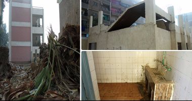 بالصور.. كارثة تعليمية جديدة.. مدرسة بإمبابة مهددة بالانهيار على الطلاب منذ 14 عاما.. دورات مياه غير صالحة والطفح يحاصرها.. والأهالى: المسئولون ينظرون مأساة.. طالبة:"الأولاد يقتحموا الحمامات علينا" 