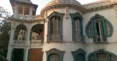 بالصور.. قصر "بشارة" بأسيوط يتحول إلى ركام   