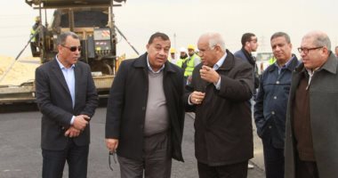 وزير النقل يتفقد طريق جنوب الفيوم - الواحات ويعلن انتهاء تنفيذ 82% منه
