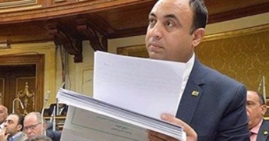 النائب خالد عبد العزيز يطالب بإقالة وزير الصحة بسبب أسعار الدواء