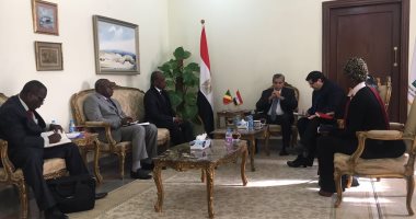 وزير البيئة يلتقي وزير زراعة  الكونغو  لبحث سبل التعاون الأفريقي