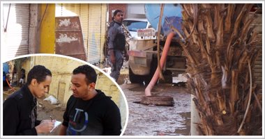 بالفيديو والصور.. أهالى الدماس بأسوان يستيقظون على غرق منازلهم بمياه الصرف.. انقطاع الكهرباء يتسبب فى توقف ماكينات محطة المعالجة.. ربة منزل: جهاز بنتى ضاع قبل زفافها.. الأهالى: ليست المرة الأولى