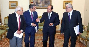 الجزء الأول من حوار السيسى مع رؤساء تحرير الصحف القومية.. الرئيس: صمت المصريين يؤلمنى أكثر من كلامهم.. وقريبًا مصنع للأدوية لتوفير علاج الأمراض المزمنة.. وللمستثمرين: "الدولة تدعمكم ولن يمسكم أحد" 