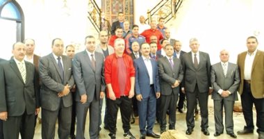 بالصور .. ملحق الدفاع بمسقط يقيم حفل استقبال لمنتخب مصر العسكرى بمنزله 