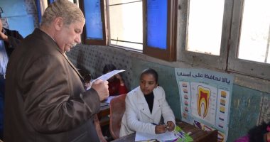 بالصور.. محافظ الإسماعيلية يتفقد لجان امتحانات الشهادة الابتدائية