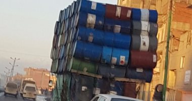 قارئ يرصد سيارة نصف نقل بحمولات زائدة تسير بشوارع دكرنس فى الدقهلية