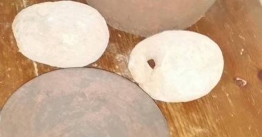 بالصور.. شرطة السياحة تحبط محاولة تهريب قطع أثرية بمحيط معبد إدفو بأسوان