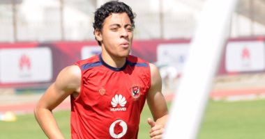 أكرم توفيق خارج أول مباراة رسمية لمنتخب الشباب