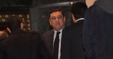 بدء عزاء الفنانة كريمة مختار.. وأشرف زكى أول الحضور