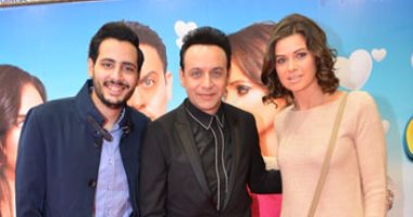 بالصور.. مصطفى قمر ومدحت صالح ويسرا اللوزي فى العرض الخاص لـ"فين قلبي"