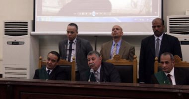 قاضى "اعتصام رابعة" مداعبا الدفاع: "المتهمون بيدعوا علينا داخل القفص"