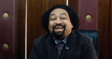 نجل رئيس غانا الأسبق من البرلمان: "سعيد أن الشباب المصرى قلدنى فى قصة شعرى"