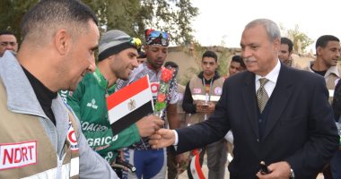 محافظ قنا يستقبل سباق الدراجات الهوائية من مصر إلي إفريقيا لتنشيط السياحة