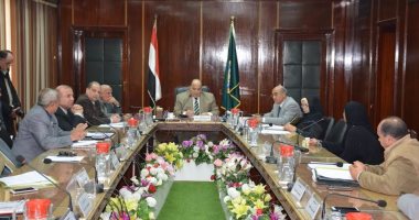 محافظ الدقهلية يلتقى بـ65 مواطنًا فى الديوان العام