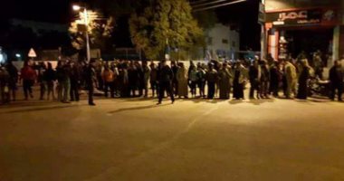 بالصور.. قوات الأمن تفرض كردونا أمنيا حول مستشفى الخارجة بالوادى الجديد