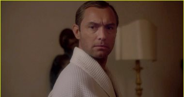 بالصور.. جود لو يظهر بمؤخرة عارية فى مسلسل The Young Pope