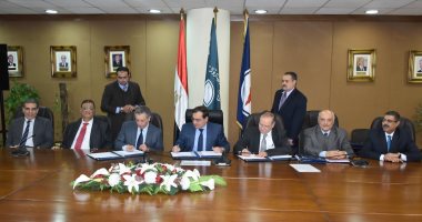 البترول: توقيع اتفاقيتين مع "صحارى للزيت" للبحث عن الغاز بالصحراء الغربية