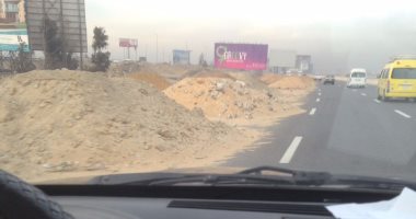 قارئ يشكو من تراكم مخلفات البناء بجوار الطريق الدائرى عند أكاديمية الشرطة