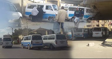 بالصور .. جمهورية سائقى السرفيس تتحدى أمن بنى سويف.. السائقون يتخذون سور نقطة شرطة الغمراوى موقفا.. الأهالى: السيارات بدون رخص وبنسمع أبشع الشتائم والأطفال هى اللى بتسوق.. واختفاء 13 خط سرفيس بالمدينة