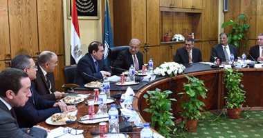 بالصور.. رئيس الوزراء يصل مقر وزارة البترول لمتابعة الخطة ومنظومة الكروت 