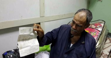 بالصور.. "عم شكرى" مصاب بشلل ويحتاج جراحة.. ومستشفى أسوان يرفضه 3 مرات