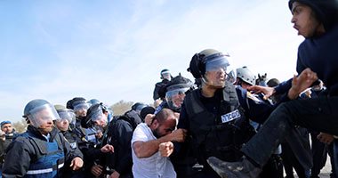 هيئة فلسطينية: جنود الاحتلال يعتدون على الأسرى ويستمتعون بضربهم 