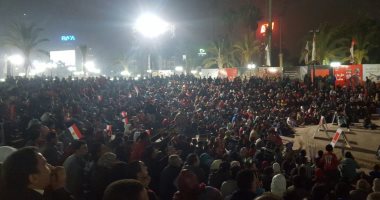 الجماهير تستعد لمتابعة مباراة المنتخب أمام أوغندا فى مركز شباب الجزيرة