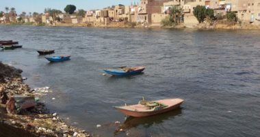 بالصور.. أهالى "بنى يحيى" بأسيوط يطالبون بإنشاء كوبرى