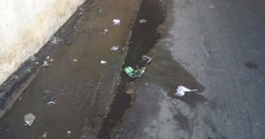 بالصور.. قارئ يشكو من انسداد بالوعات الصرف بنفق شبرا