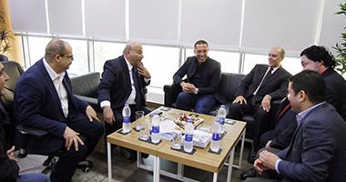 سفير الكويت بالقاهرة يزور "اليوم السابع" ويشيد بالعلاقات المصرية الكويتية