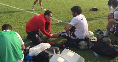 بالصور .. "لاصقة طبية" للننى ورباط ضاغط لمحمد صلاح استعداداً لأوغندا