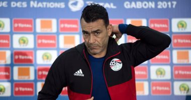الحضرى وجيان يتسلمان هدايا من شركة "بوما" فى الجابون