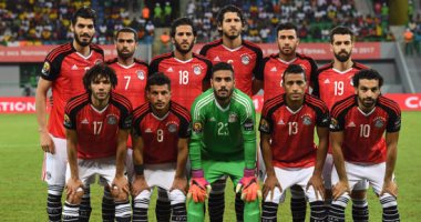 رباعي الفراعنة يشاهدون مباراة غانا ومالي من الملعب 