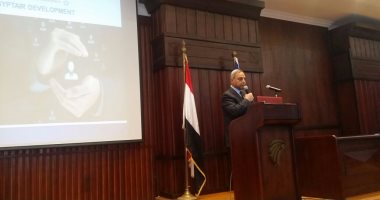 صفوت مسلم يلتقى 190 موظفا من حملة الماچستير والدكتوراه بمصر للطيران