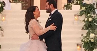بالفيديو والصور.. بدء حفل زفاف عمرو وكندة بـ"زفة نوبى" بحضور نجوم الفن