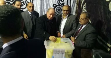 رئيس قسم التشريع يدلي بصوته في انتخابات نادي مجلس الدولة