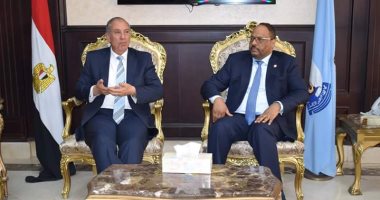 بالصور ..محافظ البحر الأحمر يستقبل سفير الإمارات بديوان عام المحافظة