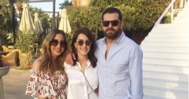 هند رضا تنشر صورة لعمرو يوسف وكندة علوش فى أسوان