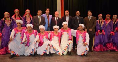 بالفيديو والصور.. "فرقة الأقصر للفنون الشعبية" نجوم عروض فنية تحاكى تراث الأجداد.. 40 شابا وفتاة شرفوا مصر بالمهرجانات الدولية.. يقدمون عروضًا تستجدى قلوب وأجساد الضيوف.. والفرح الصعيدى أبرز عروضهم