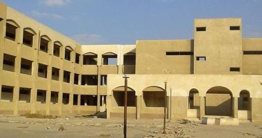 بالصور.. مدرسة فى العبور كاملة الإنشاء عام 2000 ولم يدخلها طالب حتى الآن
