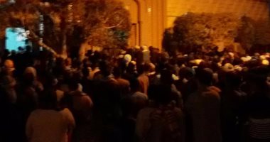 أهالى القصر بنجع حمادى يشيعون جنازة قتيل ليبيا وسط هتافات تندد بالإرهاب
